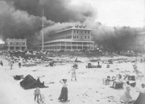 An image of the Palm Beach Inn (Breakers) burning in 1903. 