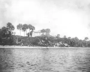 The DuBois House on top of the Jeaga shell mound, in early 1900s, in present-day DuBois Park