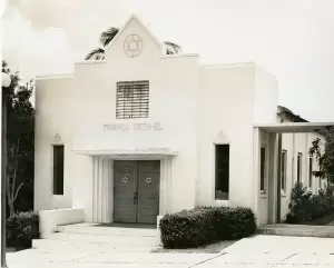 Exterior of Temple Beth El in West Palm BEach.